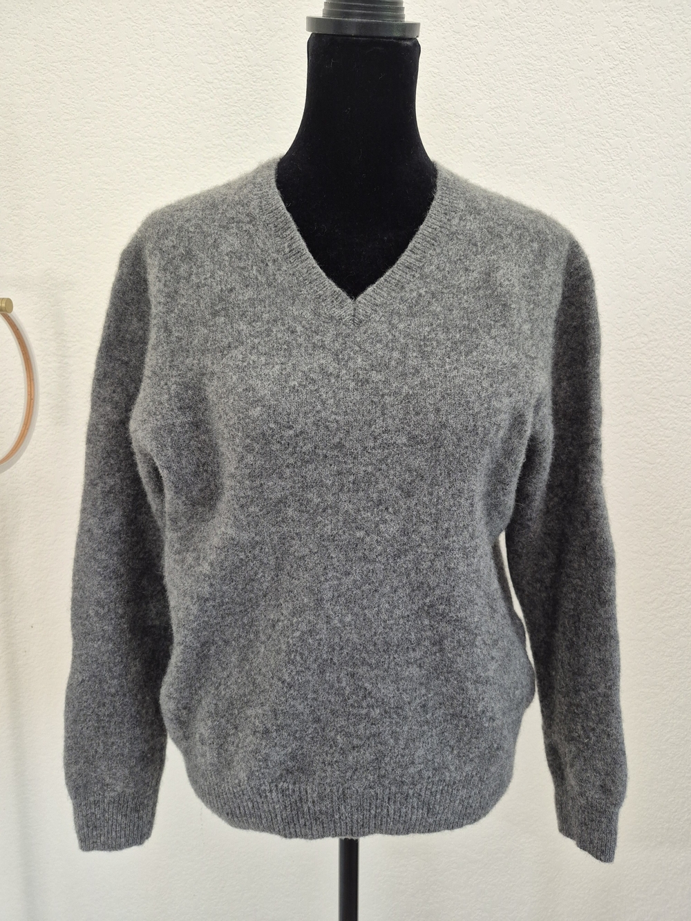 Uniqlo Women's V-Neck Sweater in Heather Gray